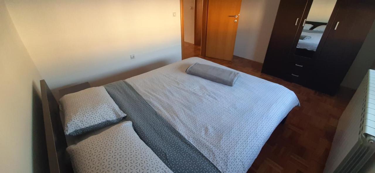 Apartman Stella Istocno Sarajevo Lukavica Exterior photo